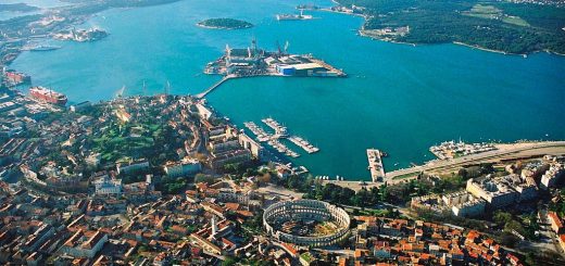 Pula-altrömische Stadt in Kroatien